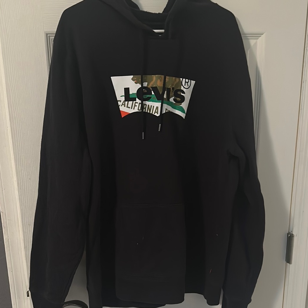 Levi's Black Graphic Sweatshirt with Artistic Logo